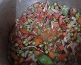 A picture of step 5 of Chicken and veggies namkeen Sawaiyan.