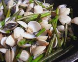 Hình bước làm 1 của món Trứng chiên rau muống