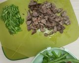 Foto langkah ke 2 dari resep Ampela ati oseng bawang buncis.