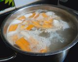 Hình bước làm 1 của món Canh súp nấu xương gà trứng non