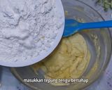 Foto langkah ke 2 dari resep Icing Sugar Cookies / Decorating Sugar Cookies / Kukis Glazur.