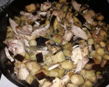 Foto del paso 3 de la receta: Tortilla de berenjenas con sobras de pollo(en sartén o al horno)