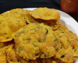 A picture of step 5 of Chana dal methi puri.