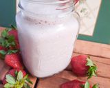 A picture of step 3 of Strawberry Shake.