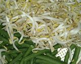 Foto langkah ke 1 dari resep Tauge Kacang Panjang Saus Tiram.