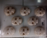 Foto del paso 6 de la receta: Calaveritas de amaranto con miel de panela