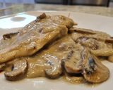 Foto del paso 8 de la receta: Pechuga de pollo con champiñones en salsa de quesitos