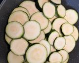 Une image de l'étape 2 de Tarte salée Ricotta saumon et courgettes.