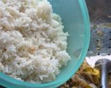 Foto langkah ke 2 dari resep Nasi Goreng Kunyit.