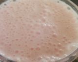 A picture of step 5 of Strawberry milk shake.