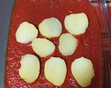 Foto del paso 2 de la receta Bacalao con tomate, patatas y huevo al horno