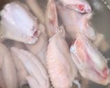 Foto langkah ke 1 dari resep Sayap Dan Ceker Ayam Masak Kecap.