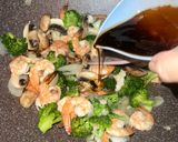 Foto langkah ke 3 dari resep 374. Cah Brokoli Jamur Udang.