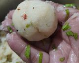 A picture of step 6 of Schezwan Rava Balls.