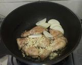 Foto langkah ke 3 dari resep Ayam Kecap Mentega Simple.