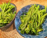 A picture of step 2 of U Choy Sum with Garlic Oil.