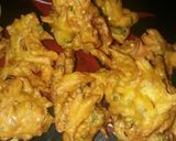 A picture of step 6 of Crispy onion pakoray.