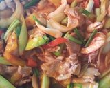 รูปขั้นตอนการทำที่ 2 ของ ผัดเปรี้ยวหวามรวมมิตร