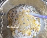 Foto langkah ke 5 dari resep Chocolate peanut butter chips muffin.