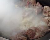 Foto del paso 2 de la receta: Bondiola al disco con cerveza y papas