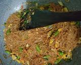 Foto langkah ke 4 dari resep Bihun Goreng Simple.
