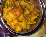 A picture of step 9 of Masala aloo matar.