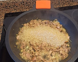 Foto del paso 4 de la receta: Arroz con atún y langostinos (delicioso)
