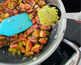 A picture of step 4 of Fig Chutney.