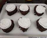 Foto del paso 4 de la receta: Torta tipo brownie con Chantilly y fresas