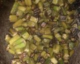 A picture of step 3 of Masala Bhindi.