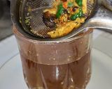 तुलसी अदरक हर्बल काढ़ा (Tulsi Adrak Herbal kadha recipe in Hindi) रेसिपी चरण 3 फोटो