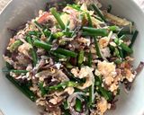 รูปขั้นตอนการทำที่ 3 ของ เห็ดหูหนูเส้นผัดกุยช่ายกับไข่🍄🥚🍳