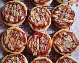 Foto langkah ke 6 dari resep Pizza mini kilat super empuk 😋.