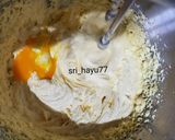 Foto langkah ke 4 dari resep Bolu Mentega Moist.
