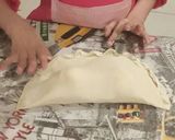 Foto del paso 3 de la receta: Empanada gigante de jamón y queso