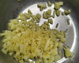 Une image de l'étape 2 de Gratin dauphinois sauce à l'ail.
