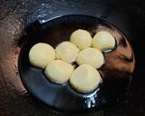 A picture of step 6 of Gulab jamun from milk powder.