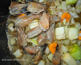 Foto del paso 3 de la receta: Bacalao Skrey en salsa de tomate 🍅 aromatizada de langostinos