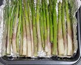Foto langkah ke 2 dari resep Salmon Pan Fried with Asparagus.