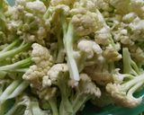 A picture of step 2 of Cauliflower pickle.