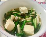 Hình bước làm 1 của món Canh hẹ đậu hủ nấm rơm (chay)