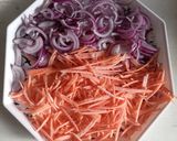 Фото кроку 3 до Хек тушкований з овочами в сковороді.