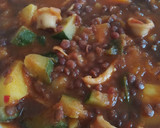 Foto del paso 6 de la receta: Lentejas de bote con verduras y calamar