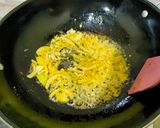 Foto langkah ke 3 dari resep Mie Goreng Sosis.