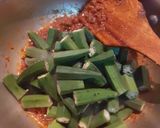 A picture of step 3 of Bhindi masala.