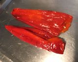 Une image de l'étape 2 de Pieuvres de poivrons grillés île de betteraves et mer de courgette.