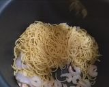 Foto langkah ke 3 dari resep Mie Goreng Saus Tiram Selera.