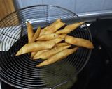 A picture of step 4 of Khasta namak paray/tea time savoury snack !.