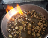 Foto del paso 3 de la receta: Champiñones al ajillo con toque picante