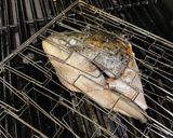 燒烤鮭魚頭- 戶外烤爐版的食譜步驟2照片